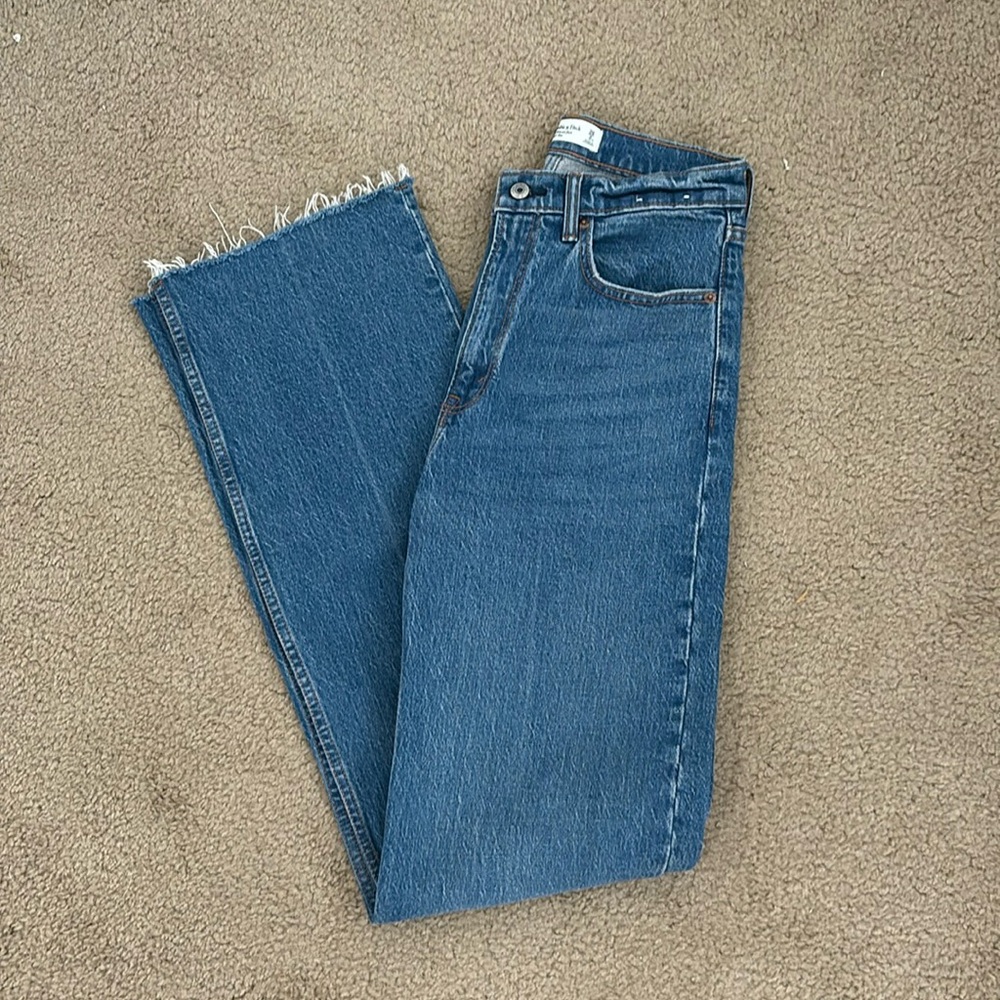 Abercrombie 90s Relaxed Jean. High Rise.